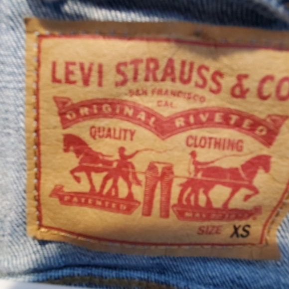 Levis jean jacket cropped. Light blue. Y2k. Sz xs. - Picture 3 of 6
